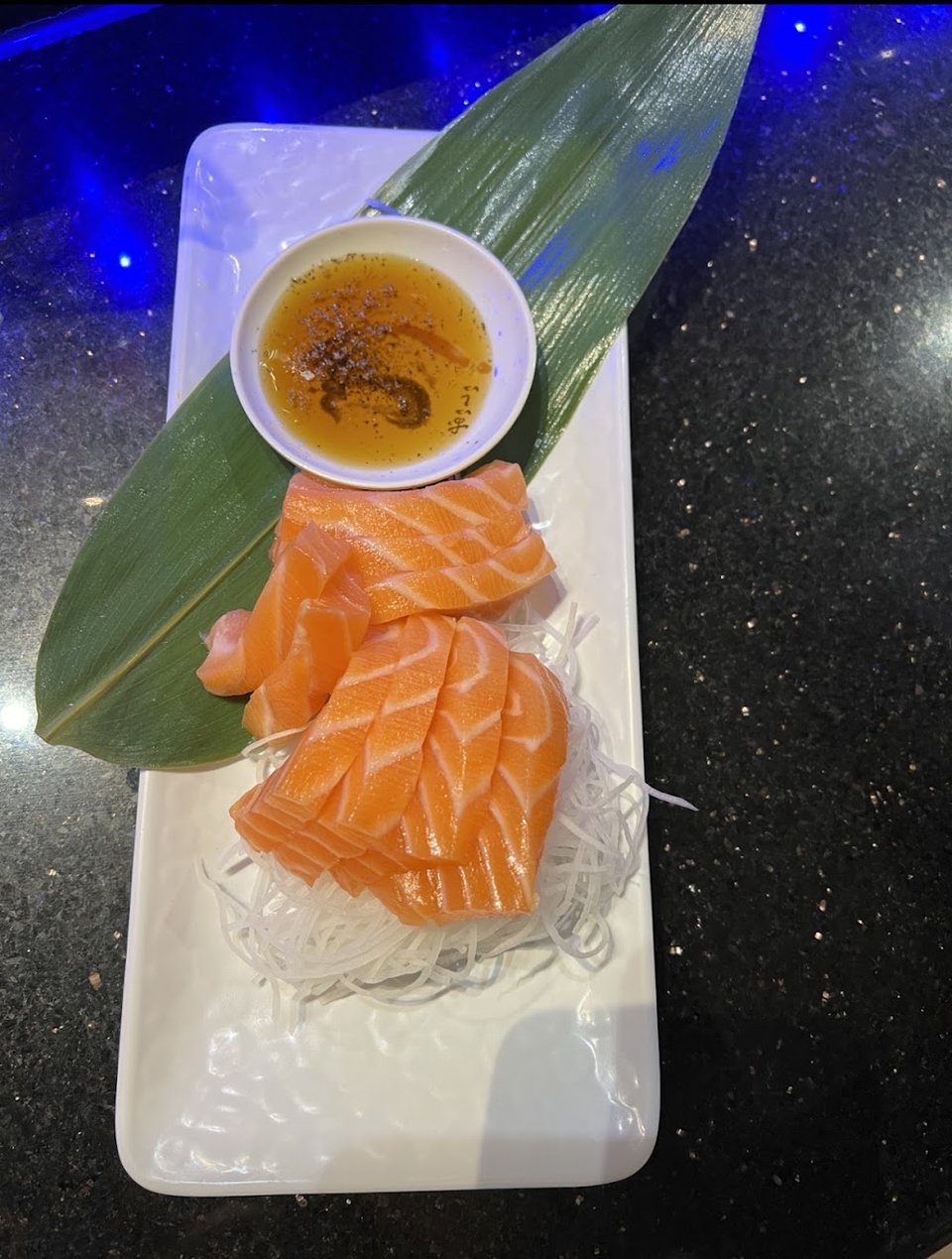 8 Pieces Salmon Sashimi